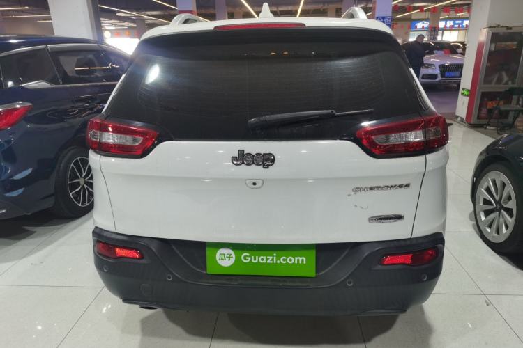 Used  Cherokee 2016 2.0L Superior Edition
