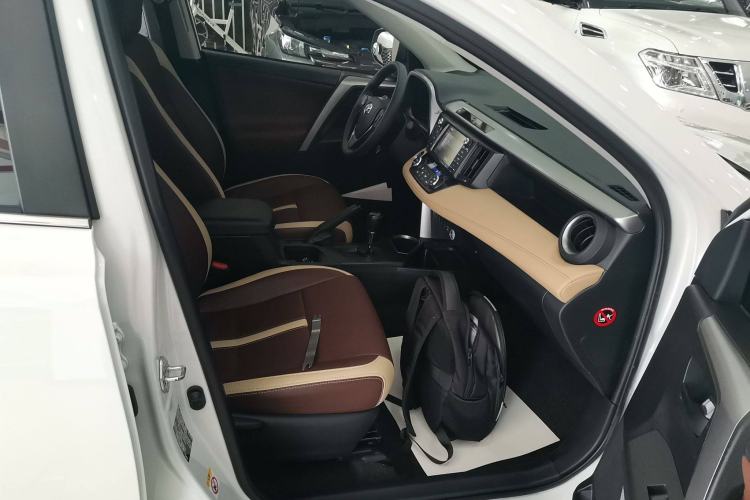 Used Toyota RAV4 2016 2.0L CVT Two-Wheel Drive Fashion Edition China V Standard
