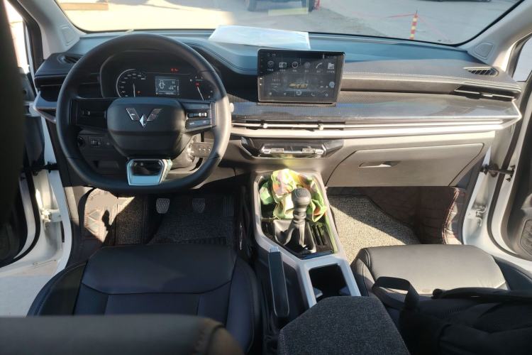 Used Wuling Jiachen 2022 1.5L Manual Enjoyment Elite Model
