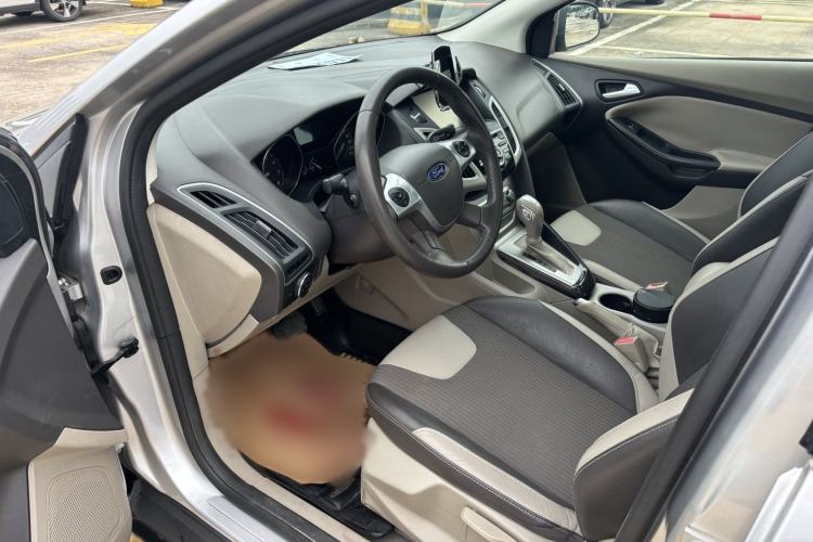 Used Ford Focus 2012 Sedan 1.6L Automatic Fashion Edition
