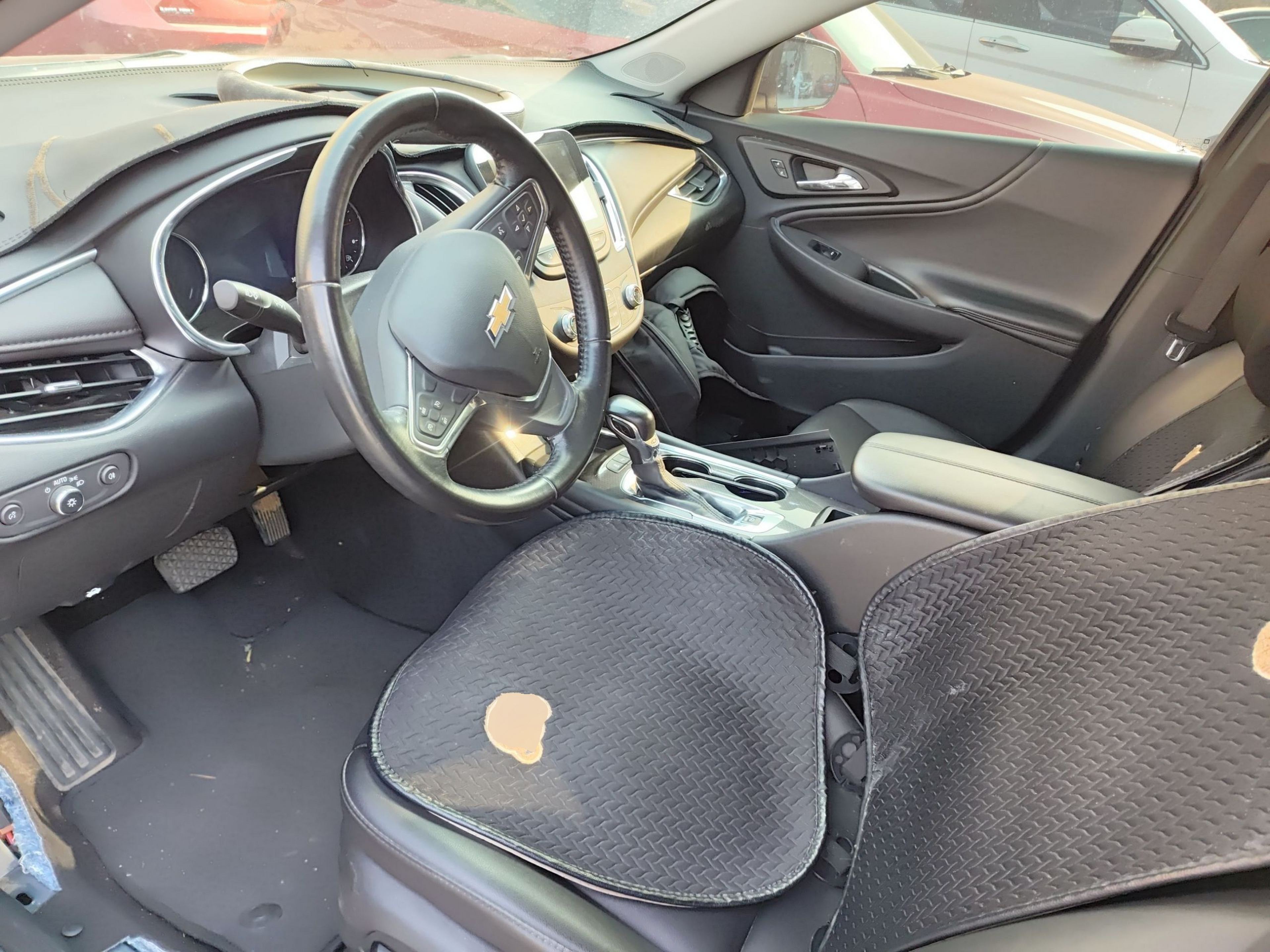 Переднее сиденье в автомобиле