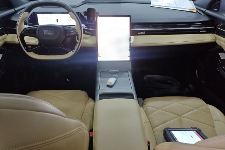 Used  L6 2023 125km MAX
