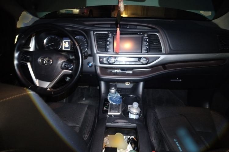 Used Toyota Highlander 2015 2.0T Two-Wheel Drive Luxury Navigation Version 7 Seats