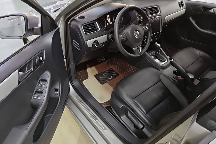 Used Volkswagen Sagitar 2014 Revised Version 1.4TSI Automatic Luxury Edition
