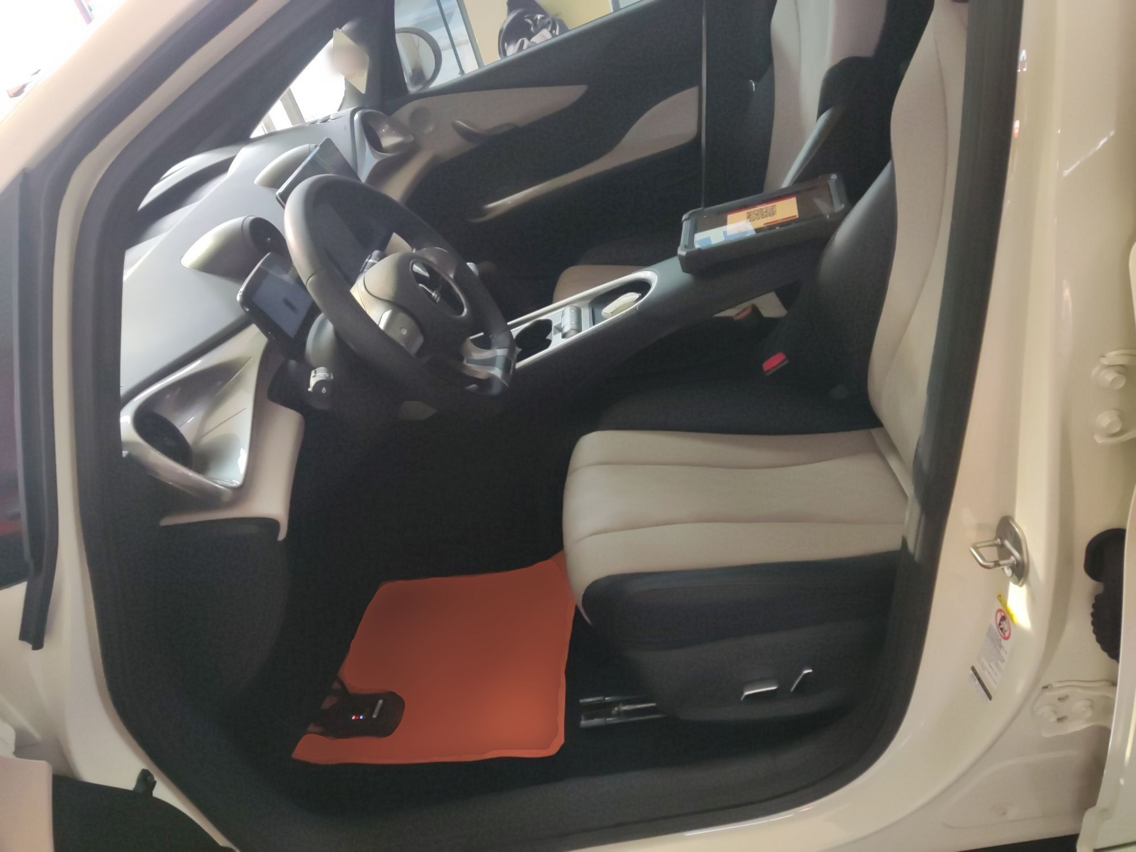 المقاعد الأمامية داخل السيارة