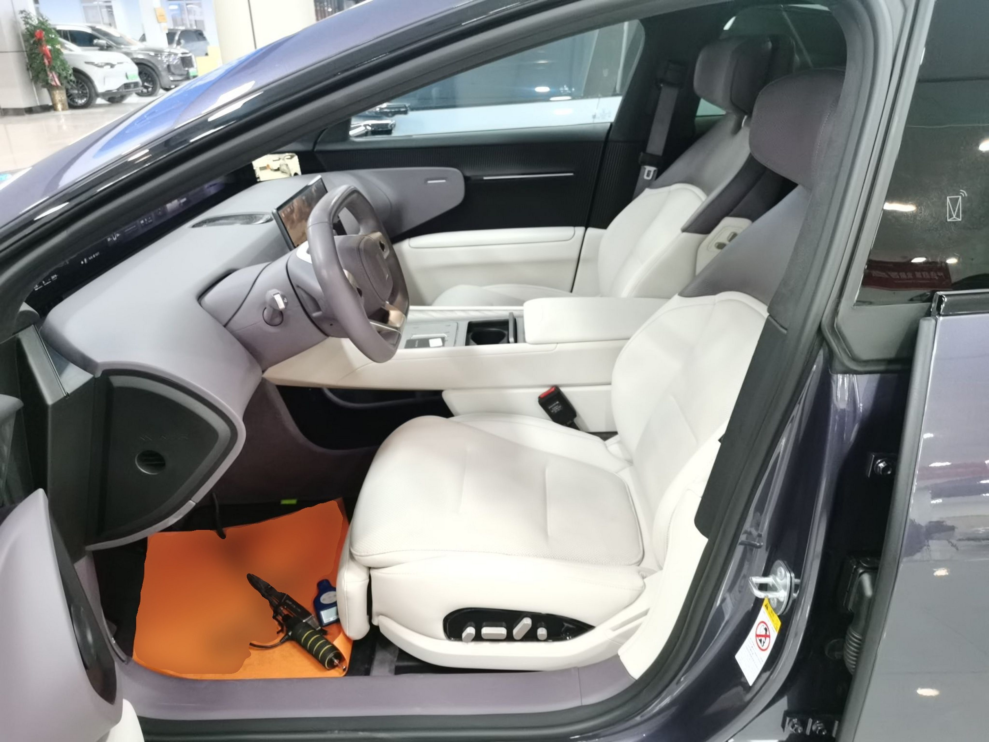 Переднее сиденье в автомобиле