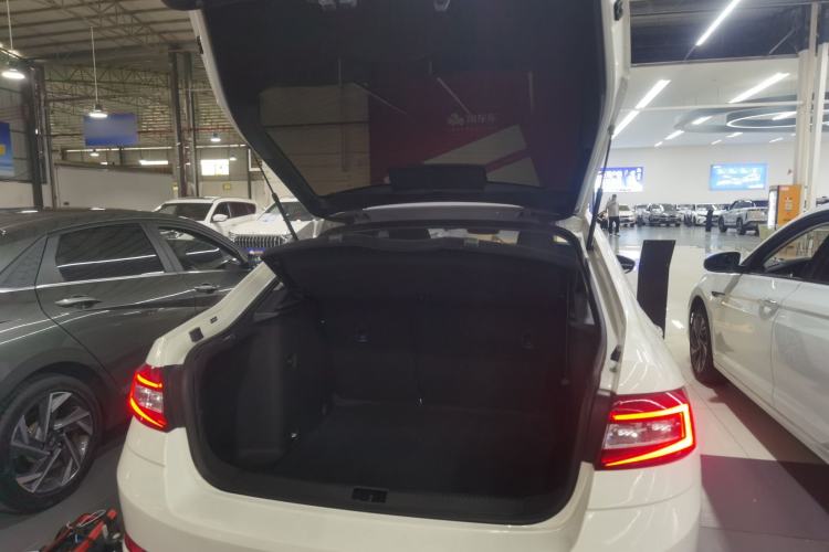 Used Skoda Octavia 2019 1.5L Automatic Smart Drive Luxury Edition China VI Standard
