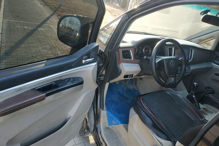 Used FORTHING Lingzhi 2017 M5L 1.6L 7-Seater Standard Model
