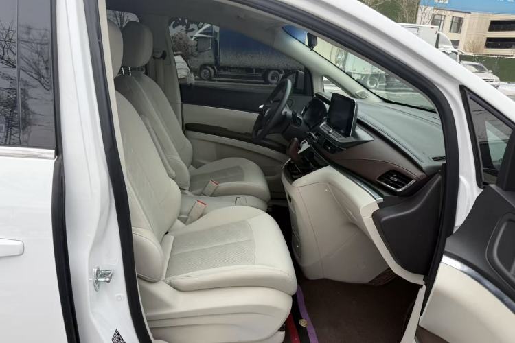 Used Buick GL8 2023 Land Executive Class Comfort Model
