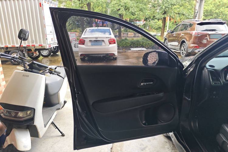 Used Honda Vezel 2020 1.5L CVT Pioneer Edition
