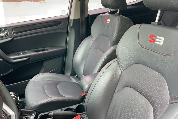 Used  Refine S3 2018 1.5L Manual Connect Edition
