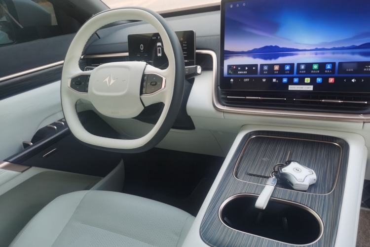 Used  eπ008 2024 210Max Range-Extended Version 6 Seats