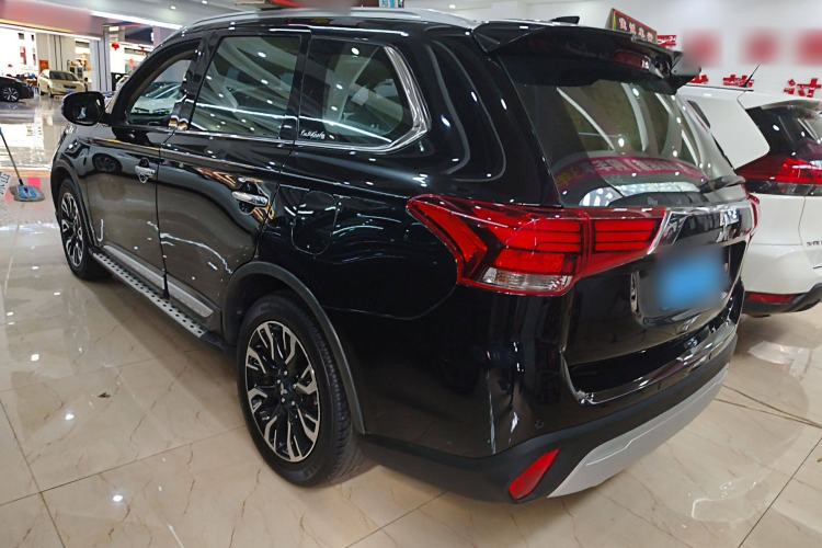 Used Mitsubishi Outlander 2019 2.4L 4x4 Zhi Xiang Edition 5 Seats China VI Standard
