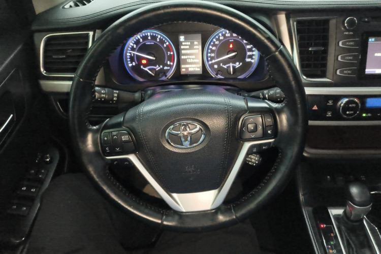 Used Toyota Highlander 2018 2.0T Four-Wheel Drive Luxury Edition 7 Seats China V Emission Standard
