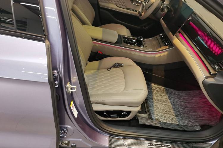 Used BYD Han 2024 EV Glory Edition 715KM Front-Wheel-Drive Flagship Model
