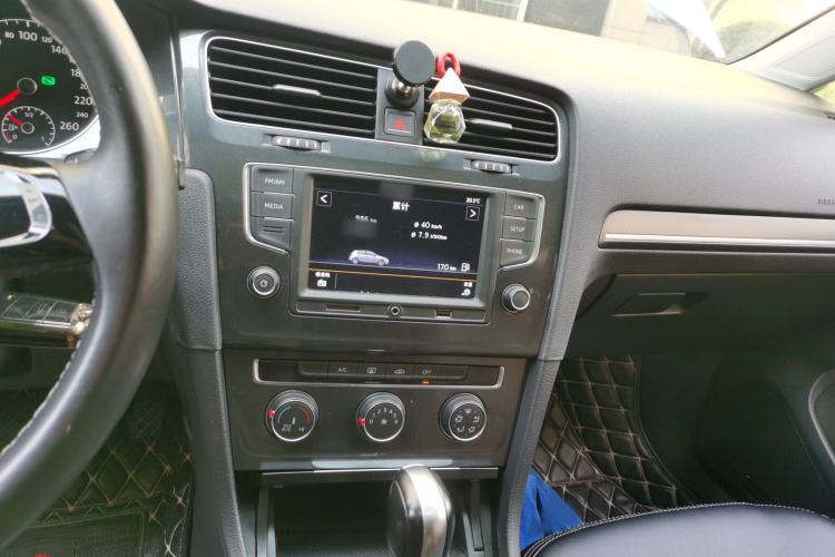 Used Volkswagen Golf 2017 1.6L Automatic Comfort Million-Vehicle Anniversary Edition
