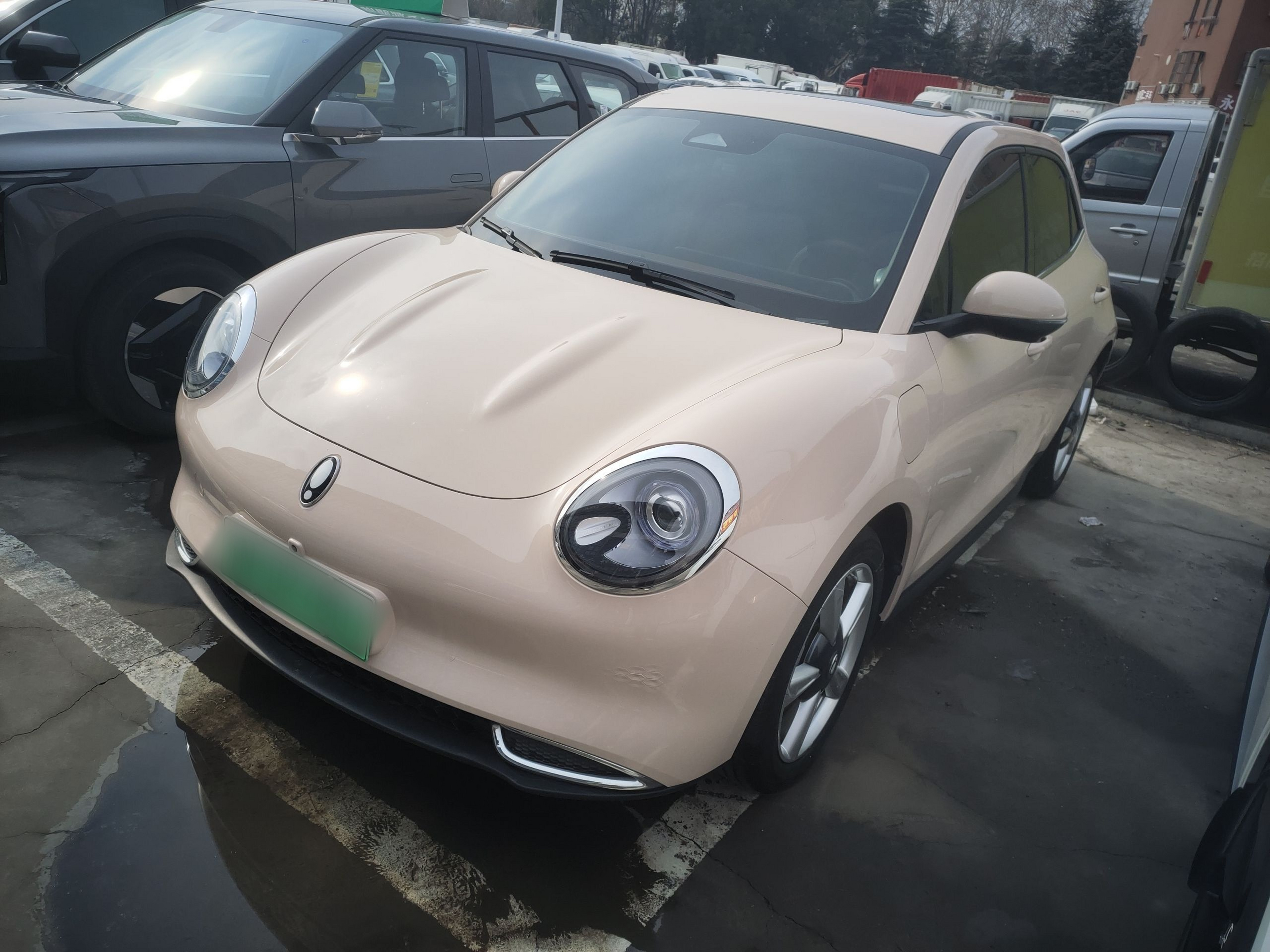 Под передней частью автомобиля