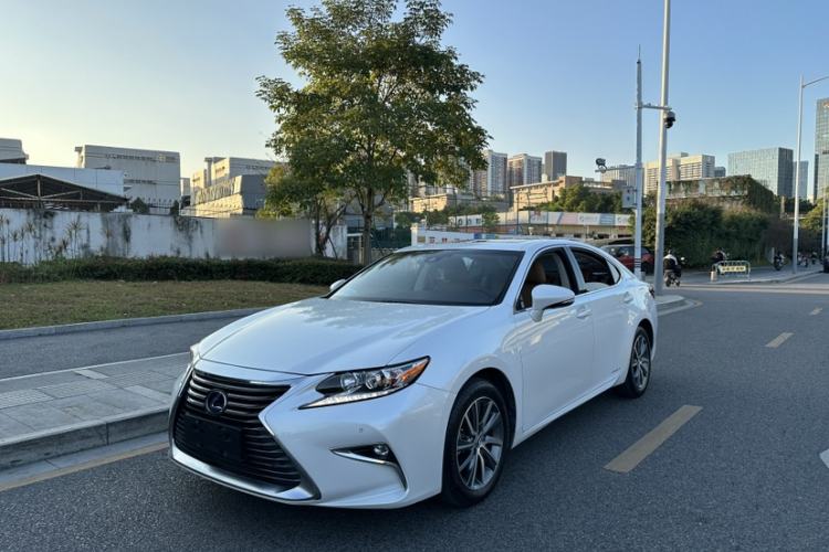 Used Lexus ES 2015 300h Comfort Edition