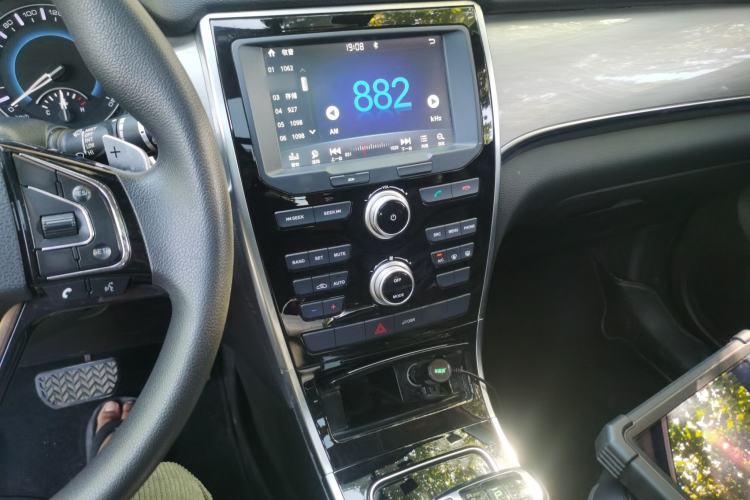 Used Haval H2 2018 1.5T Dual-Clutch Two-Wheel Drive Fashion Model China VI Standard
