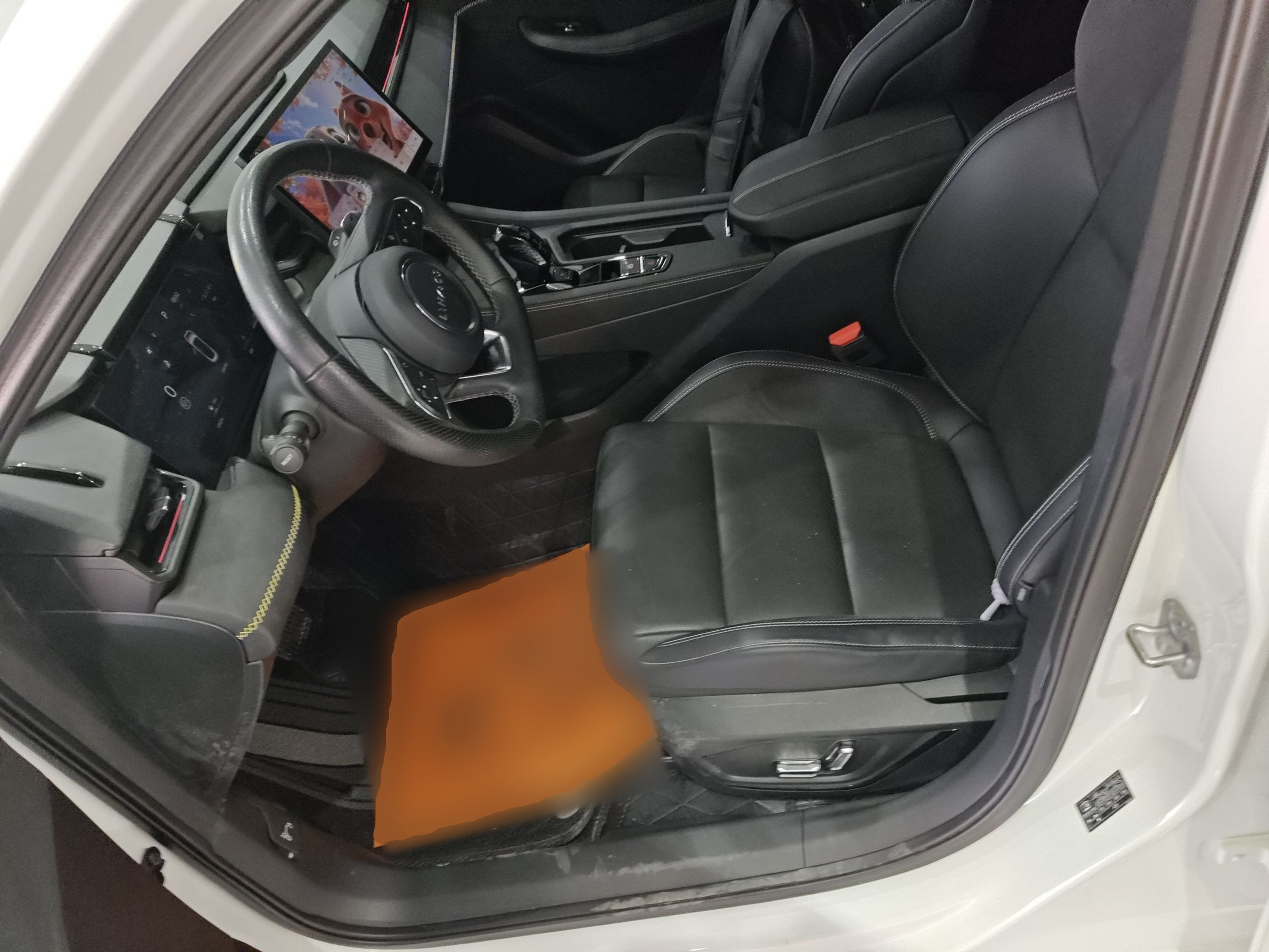 Переднее сиденье в автомобиле