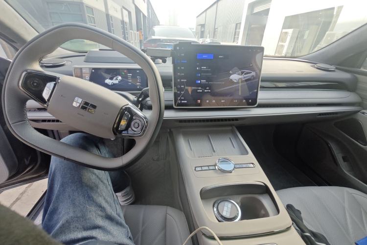 Used  Galaxy 8 2025 130km EM-i Flagship Edition