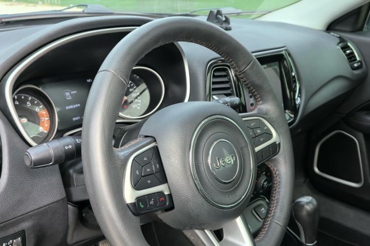 Used  Compass 2019 220T Automatic Family Edition
