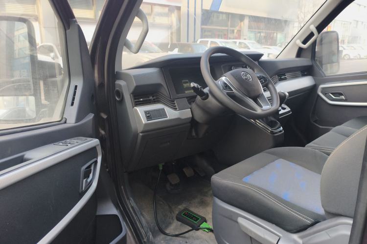 Used  Yufeng 2023 V9+ 2.0T Manual Front-Drive Multi-Function Mid-Roof High-Roof 7/8/9-Seater