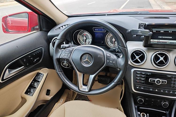 Used Mercedes-Benz GLA 2015 GLA 220 4MATIC Luxury Model
