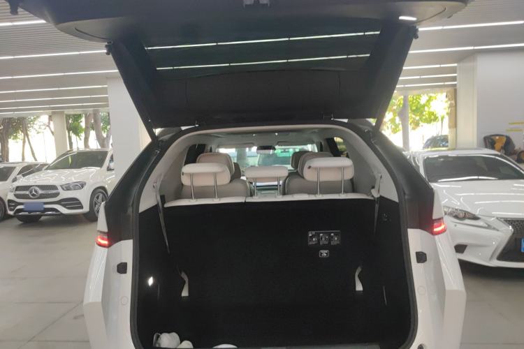 Used XPeng X9 2024 702 Ultra-Long Range Pro
