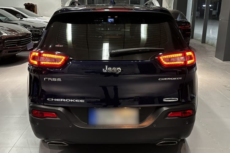 Used  Cherokee 2016 2.4L Leading Edition