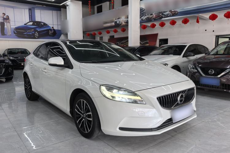 Used Volvo V40 2018 T3 Zhiyi Edition
