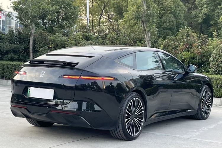 Used  12 2025 Ultra Extended-Range Edition
