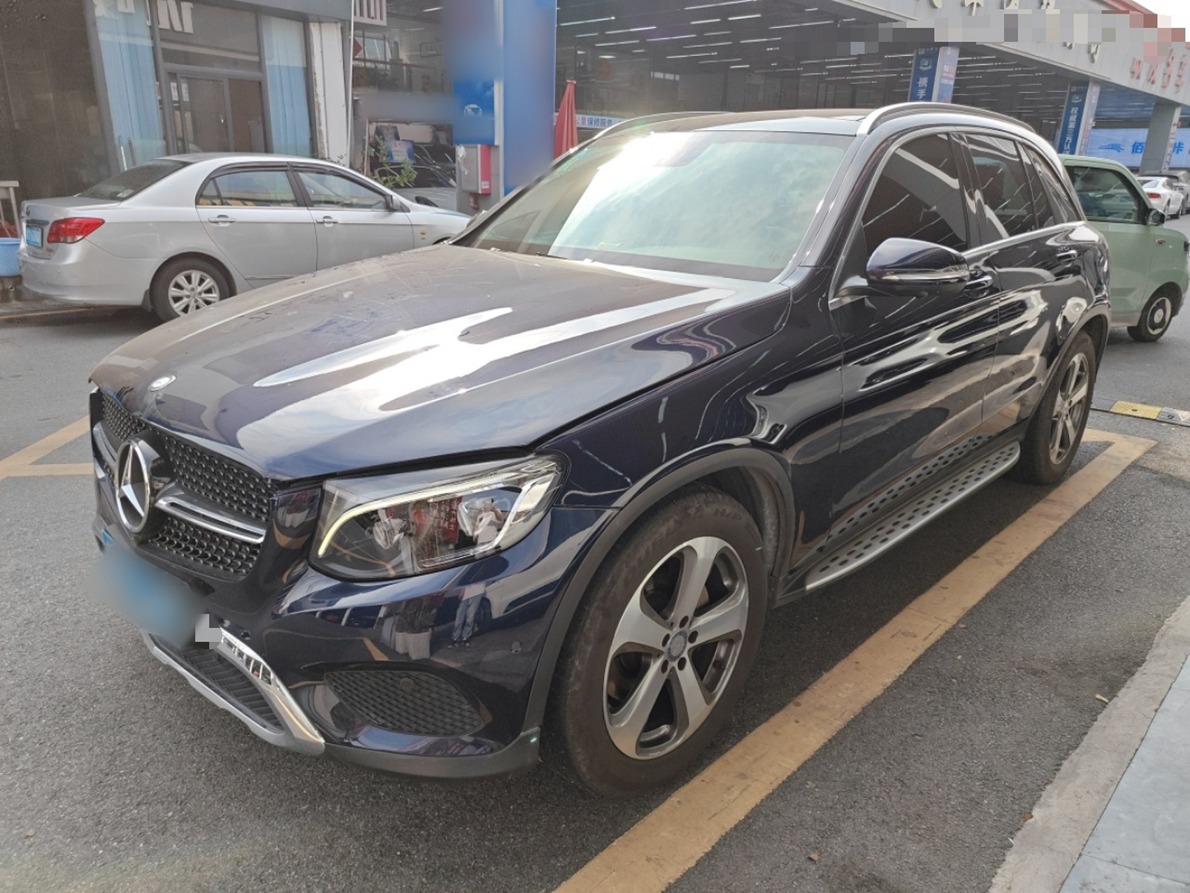 Под передней частью автомобиля