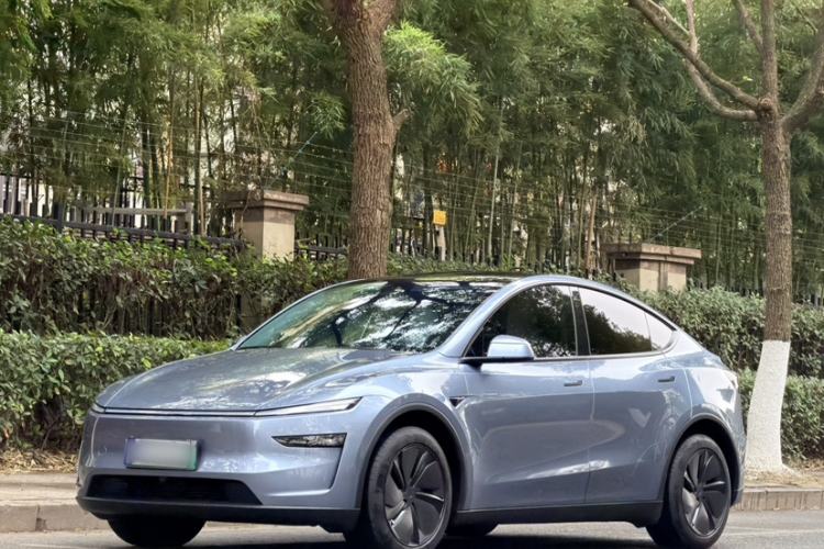 Used Tesla Model Y 2025 Rear-Wheel-Drive Version