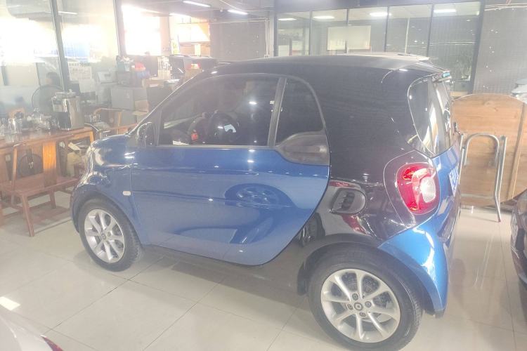 Used  fortwo 2015 1.0L 52 kW hardtop Dynamic version
