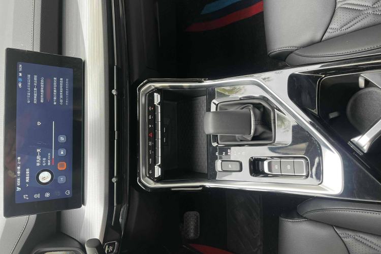 Used Wuling Asta 2022 2.0L DHT Electric-Speed Version
