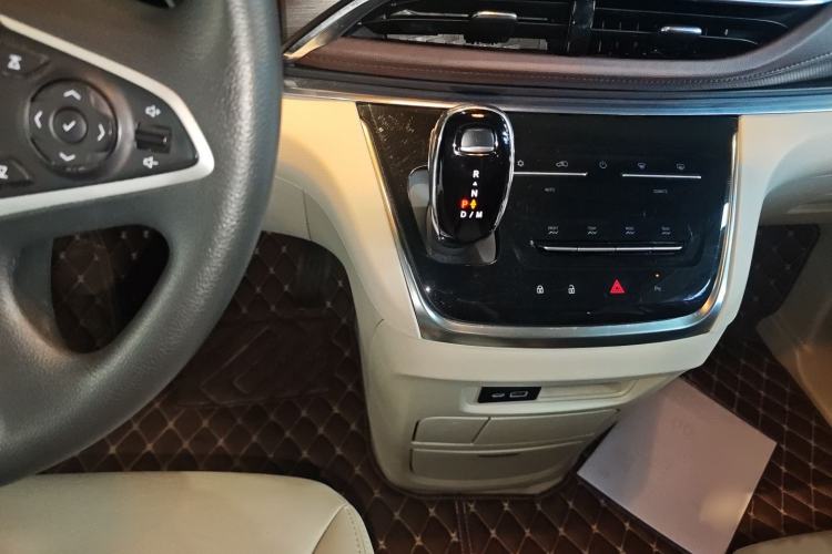 Used Buick GL8 2023 Land Executive Class Comfort Model
