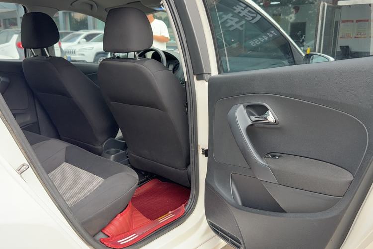 Used Volkswagen Polo 2013 1.4L Manual Fashion Edition
