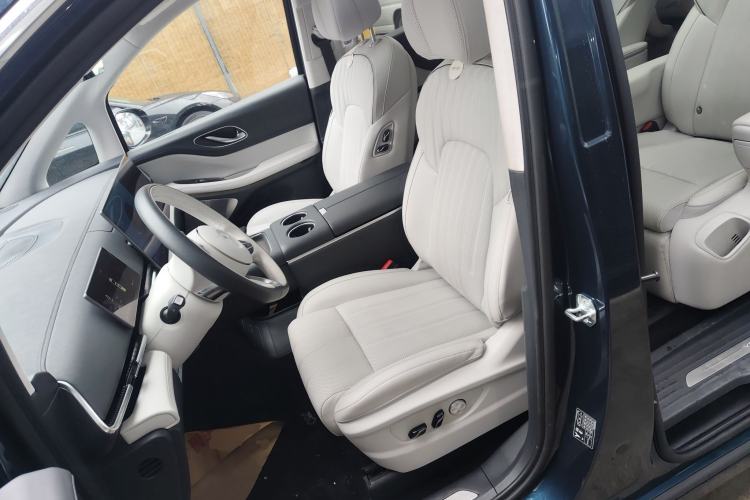 Used VOYAH Dream 2025 PHEV Four-Wheel-Drive Flagship Kunpeng Edition
