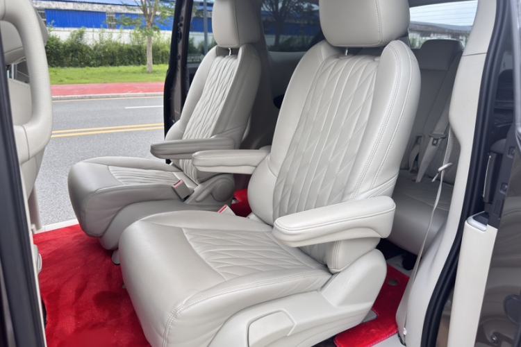 Used Buick GL8 2023 Land Executive Class Comfort Model