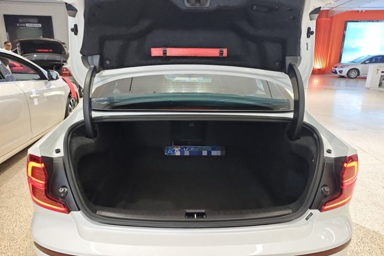 Used Volvo S60 2023 B4 Zhiyuan Luxury Edition
