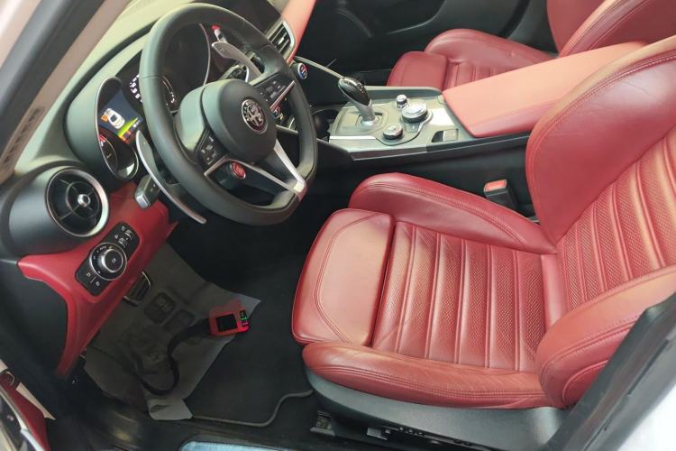 Used Alfa Romeo Giulia 2017 2.0T 280HP Luxury Sport Edition
