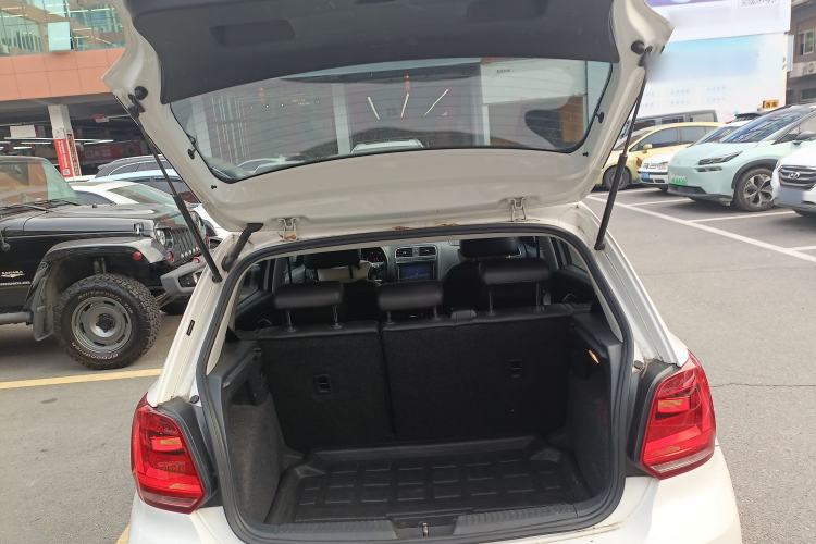 Used Volkswagen Polo 2016 1.6L Automatic Comfort Model
