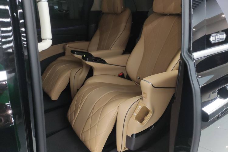 Used Denza D9 2024 DM-i 980 Four-Wheel Drive Prestige Model
