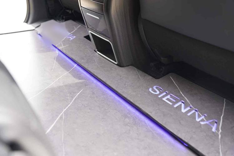 Used Toyota Sienna 2024 2.5L Hybrid Ultimate Edition
