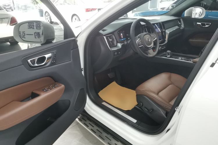 Used Volvo XC60 2022 B5 4x4 Zhiyi Luxury Edition
