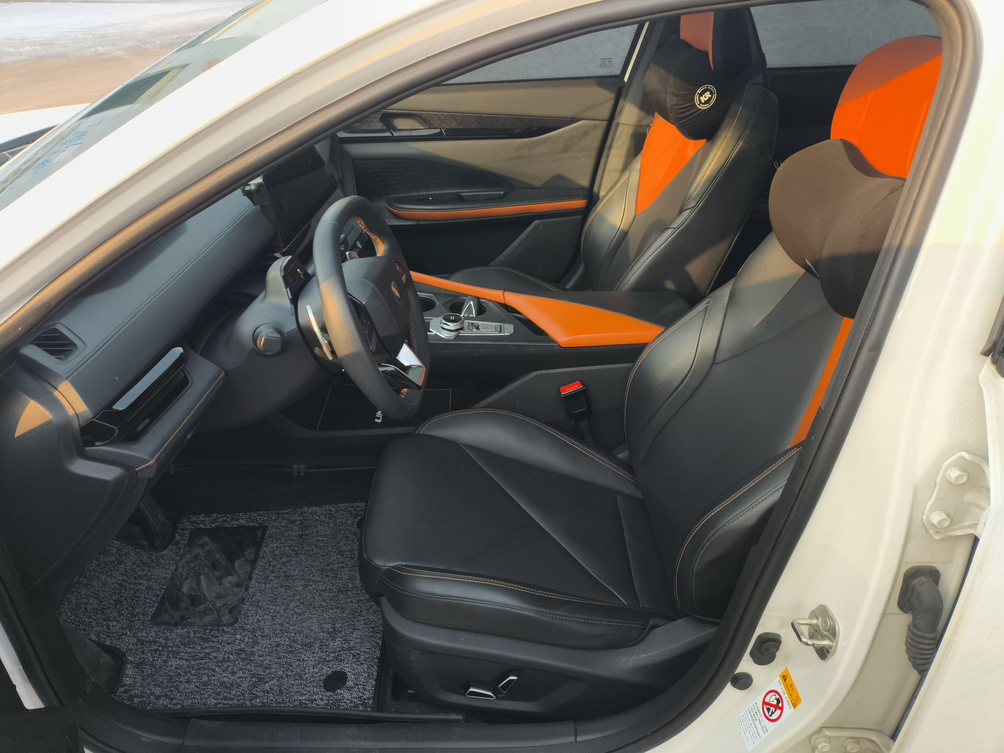 Переднее сиденье в автомобиле