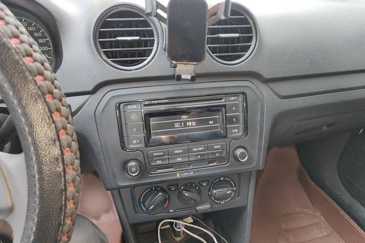 Used Volkswagen Jetta 2015 Zhuihui Edition 1.4L Manual Fashion Model
