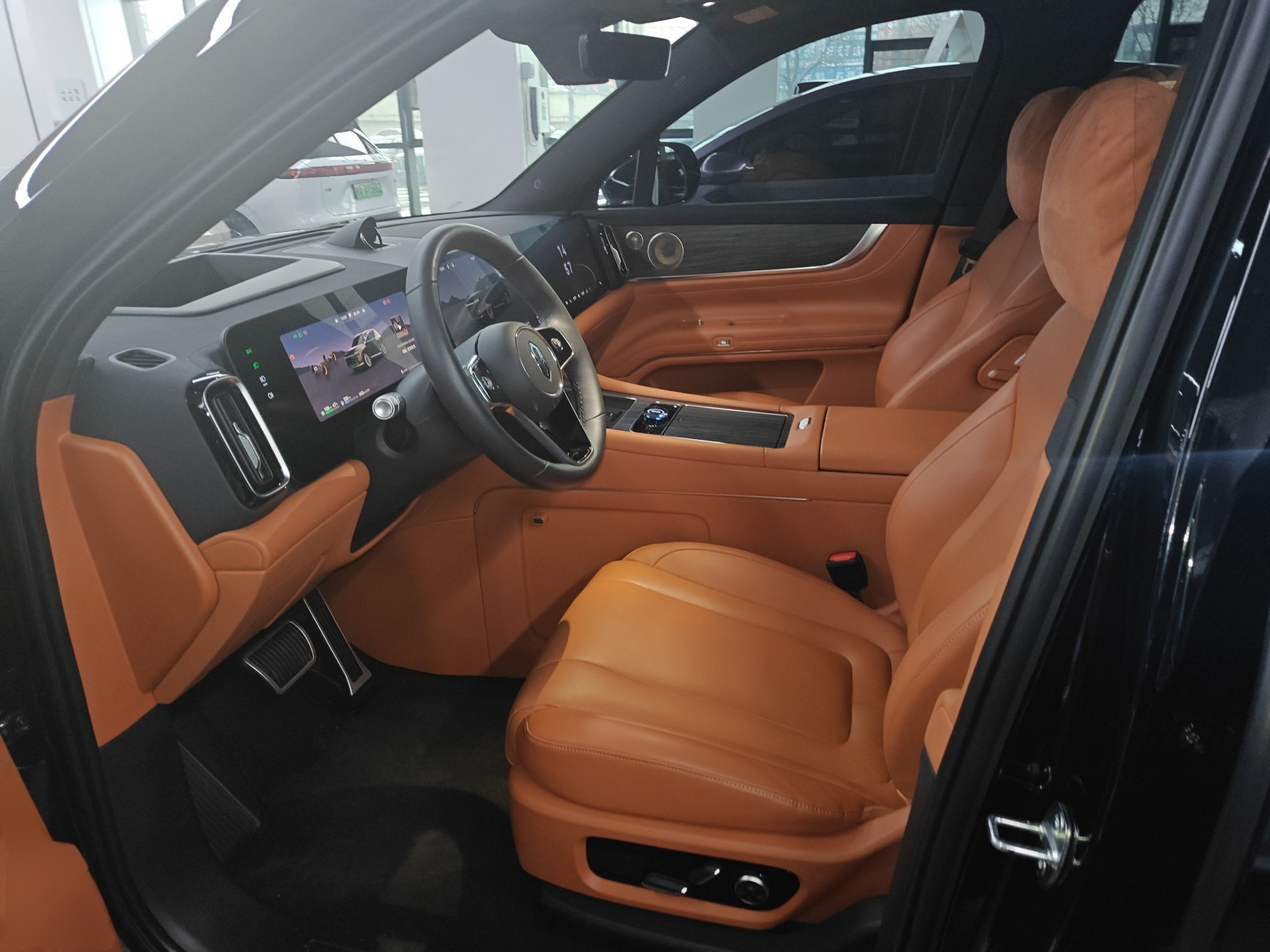 Переднее сиденье в автомобиле