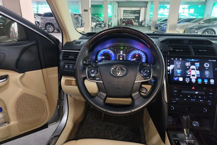 Used Toyota Camry 2015 Dual-Engine 2.5 HG Luxury Navigation Edition
